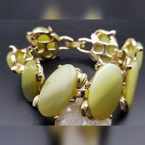 VINTAGE! Green Robins Egg Opal Moonstone Bracelet. B311